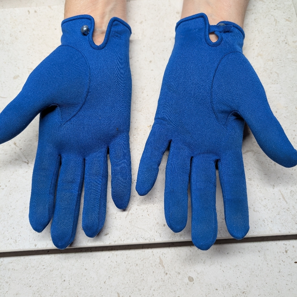 Vintage Women's Blue Formal Or Costume Gloves With Delicate Button At The Wrist - Picture 4 of 8
